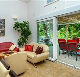 2 bedroom villa with pool and mountain views near Orašac, sleeps 4